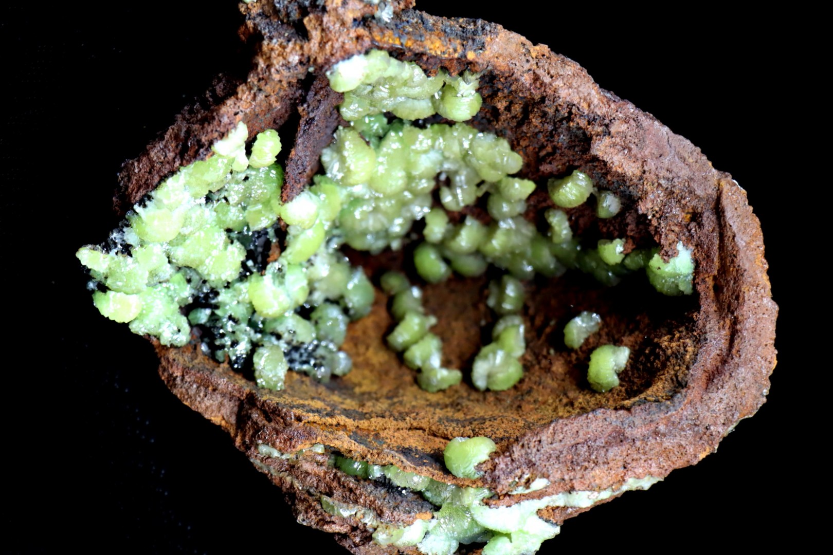 Rare adamite geode - Santa eulalia, Mexico