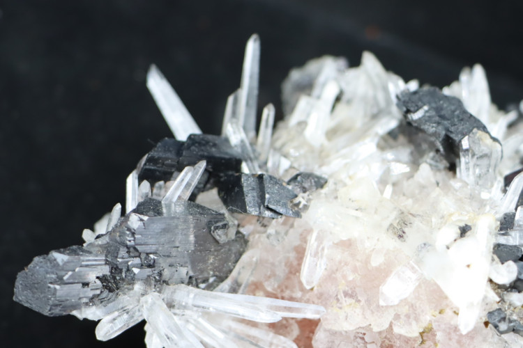 Fluorite quartz hubnerite - Peru