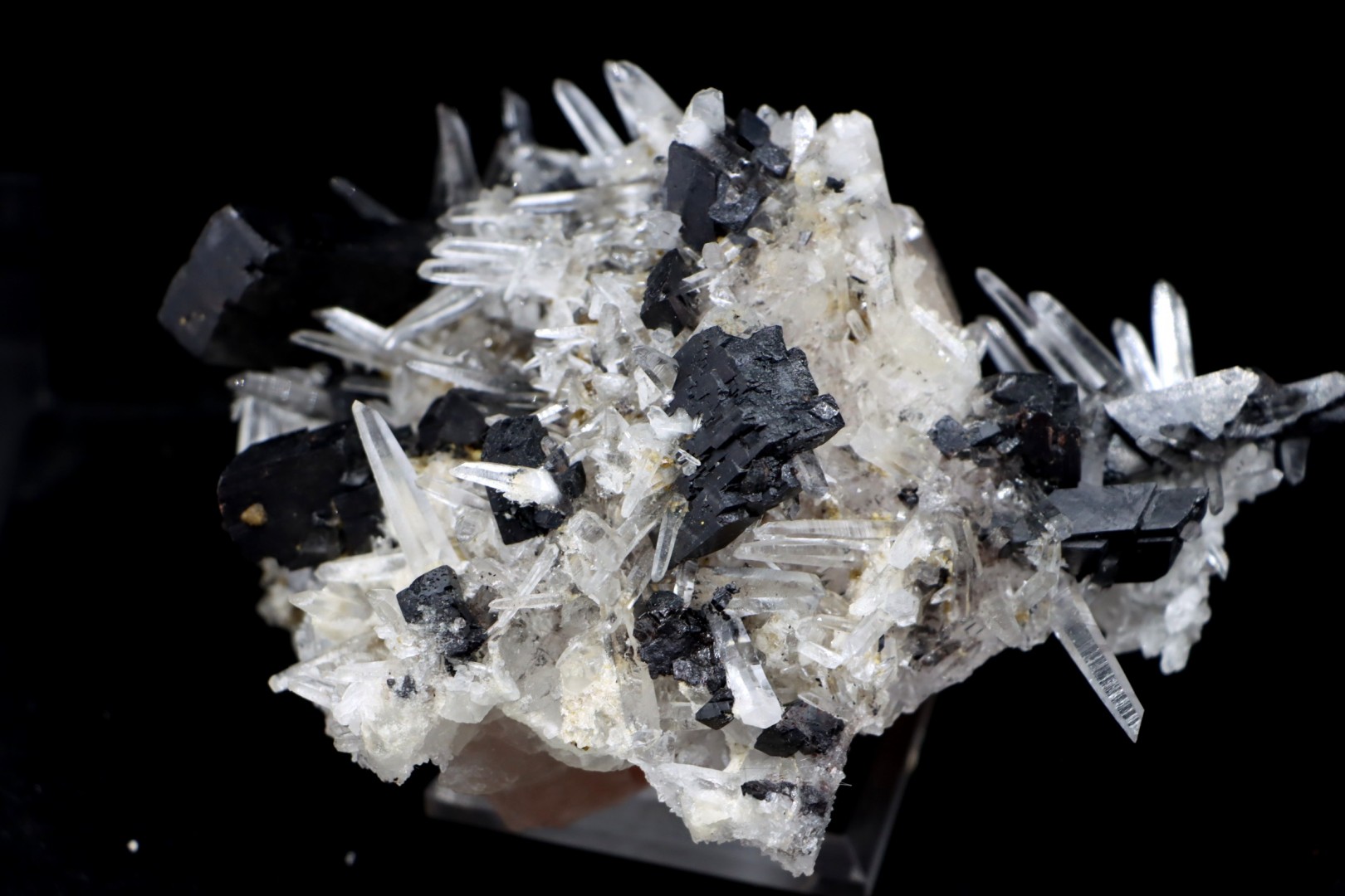 Fluorite quartz hubnerite - Peru