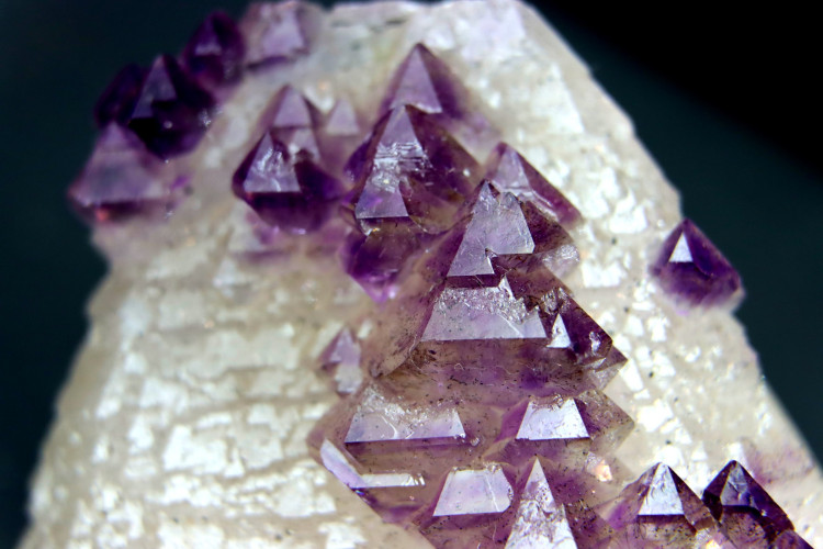 Amethysts on quartz - Maroyaolavo Toamasina, Madagascar