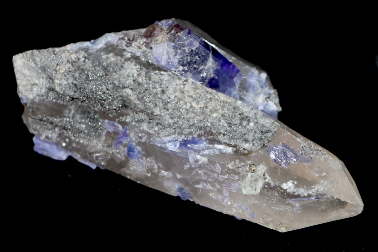 Rare association of tanzanite and quartz - Coliondo, Tanzania