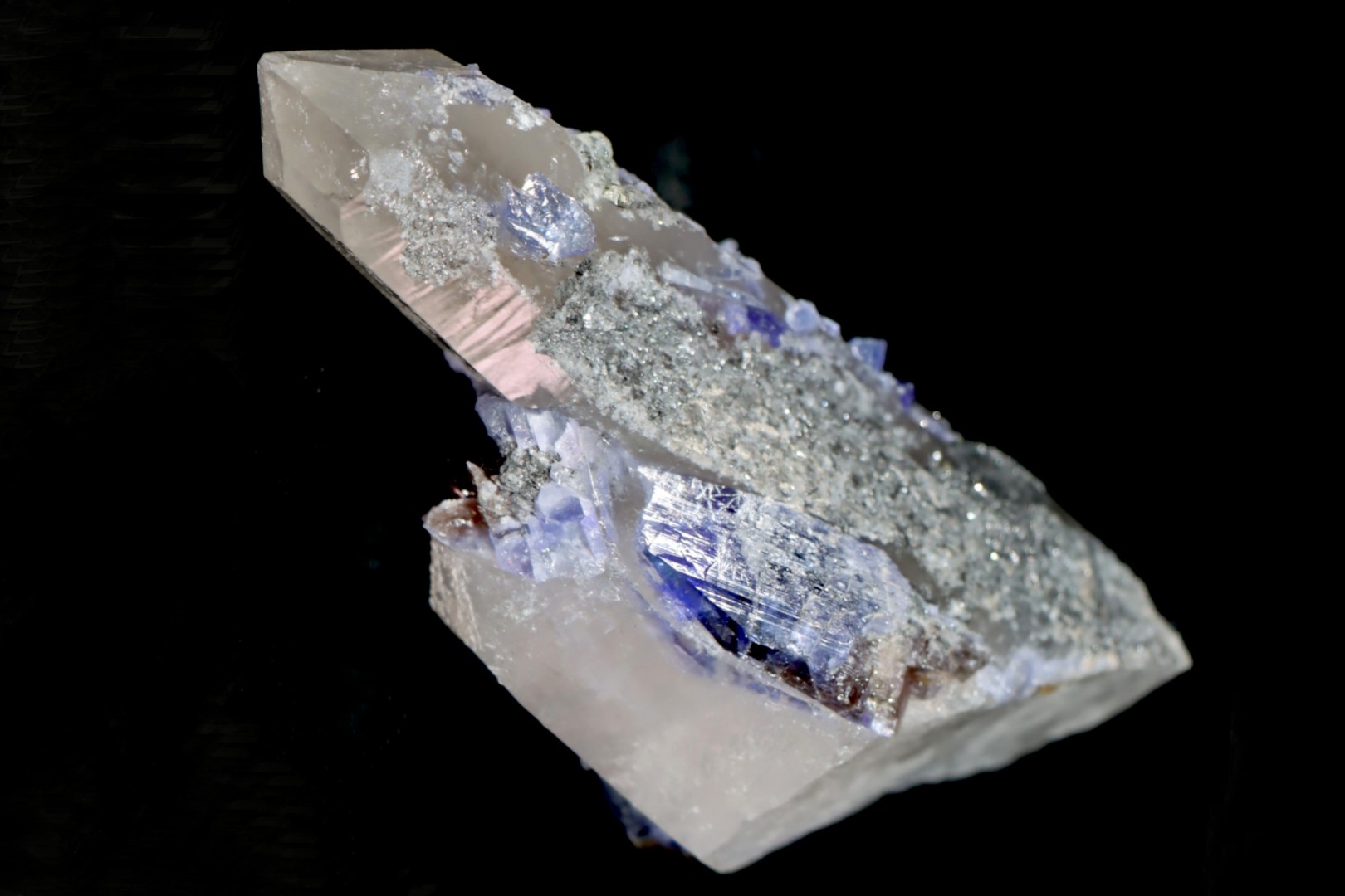 Rare association of tanzanite and quartz - Coliondo, Tanzania
