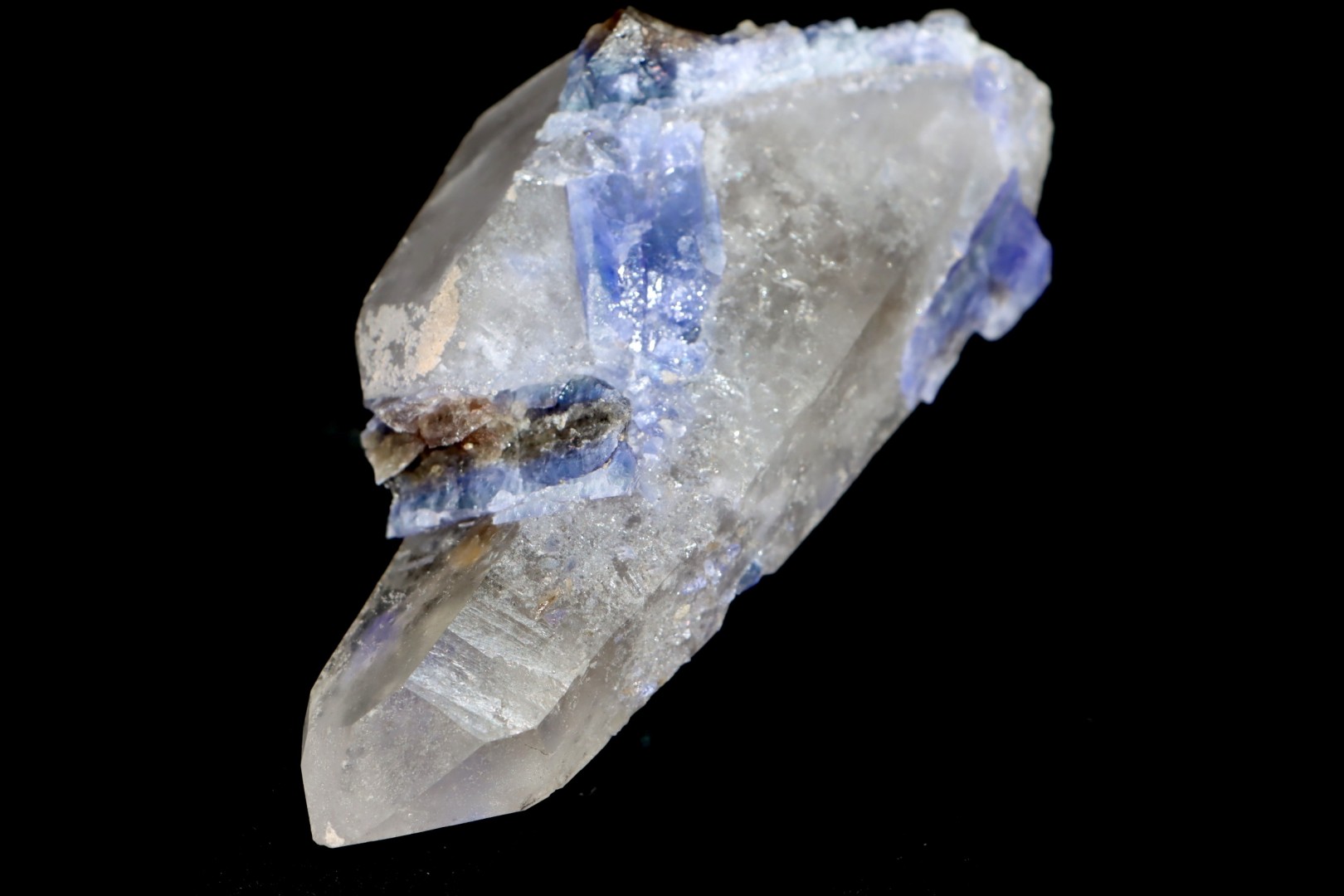 Rare association of tanzanite and quartz - Coliondo, Tanzania