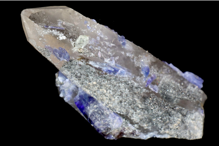 Rare association of tanzanite and quartz - Coliondo, Tanzania