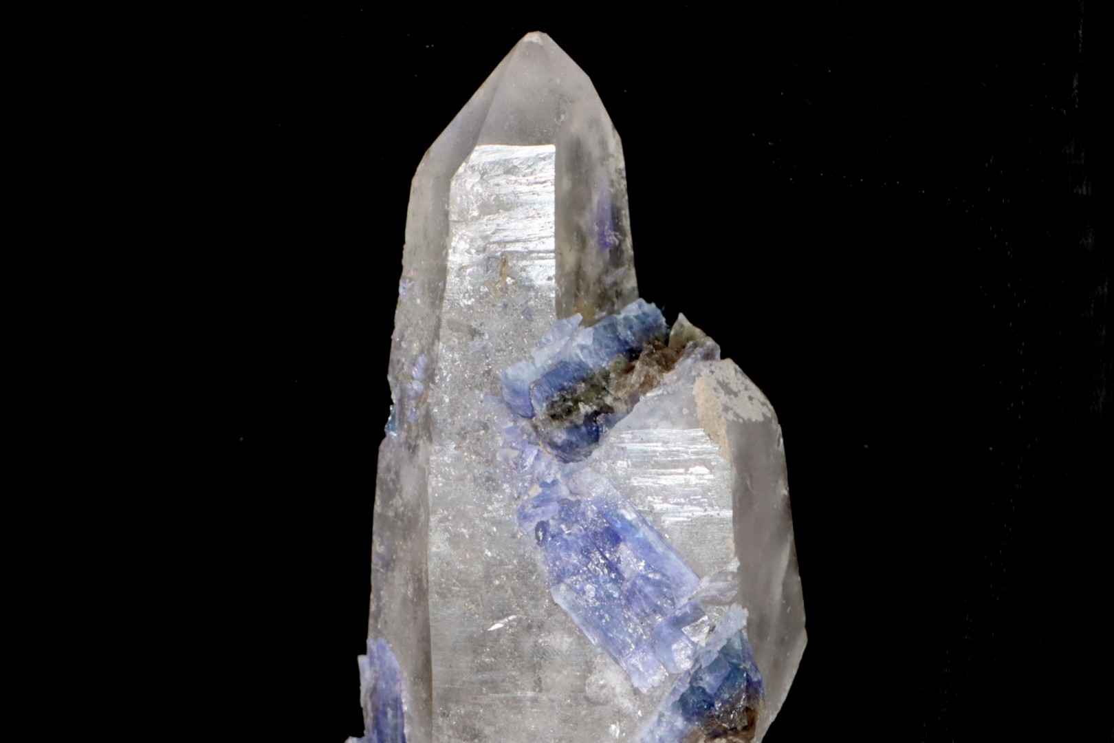 Rare association of tanzanite and quartz - Coliondo, Tanzania